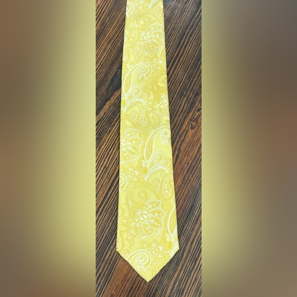 Donald J. Trump Signature Collection Tie Gold Scroll Paisley 100% Silk 61" - Picture 1 of 5